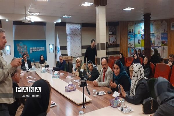 نشست آموزشی تاثیر قصه‌گویی بر پرورش کودک کتابخوان