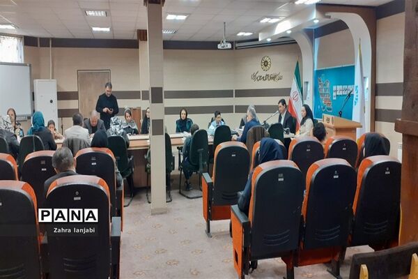 نشست آموزشی تاثیر قصه‌گویی بر پرورش کودک کتابخوان