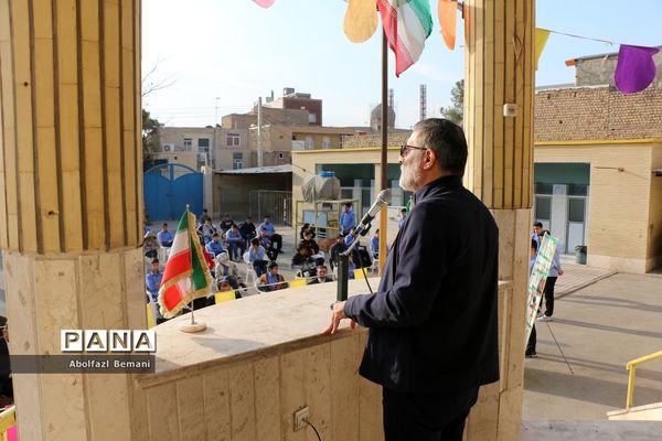 مراسم صبحگاه یار مهربان و نواخته شدن زنگ هفته کتاب در قم