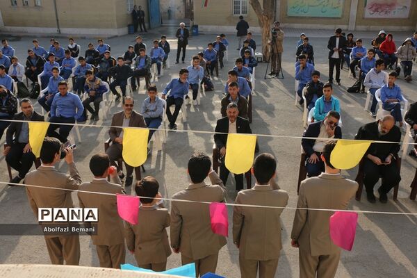 مراسم صبحگاه یار مهربان و نواخته شدن زنگ هفته کتاب در قم
