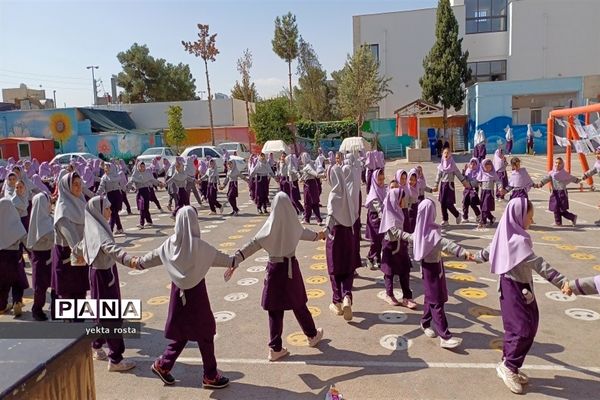 صبحگاه با نشاط دانش‌آموزان آموزشگاه حاج رحیم خالصی