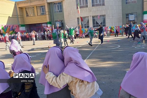 صبحگاه با نشاط دانش‌آموزان آموزشگاه حاج رحیم خالصی