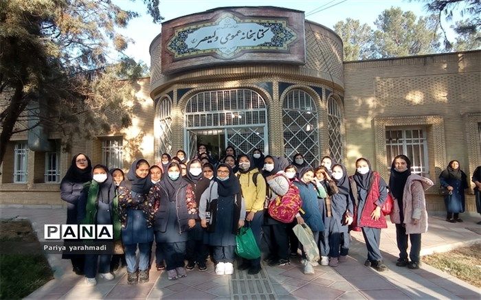 بازدید از کتابخانه ولیعصر شهرستان ورامین توسط دانش‌آموزان آموزشگاه لاله‌های انقلاب۲  /فیلم