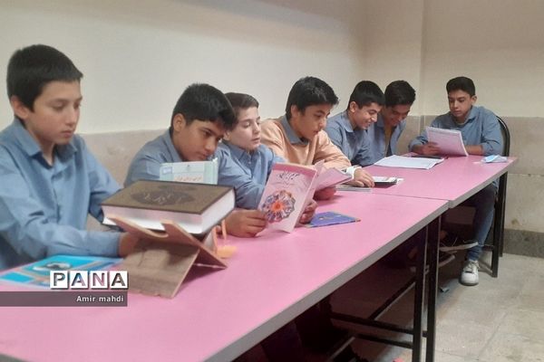 ثبت نام رایگان کتابخانه‌های قرچک به مناسبت هفته کتاب و کتابخوانی