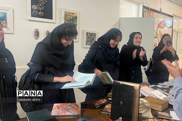 بازدید دانش‌آموزان مدارس کهریزک از نمایشگاه کتاب پژوهش‌سرای دانش‌آموزی کاوش