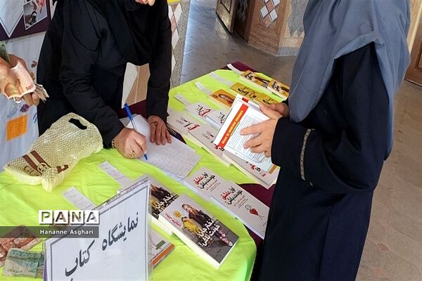 برپایی نمایشگاه کتاب توسط کارگروه تخصصی انجمن و اولیا با هدف ارتقای سرانه مطالعه دانش‌آموزان
