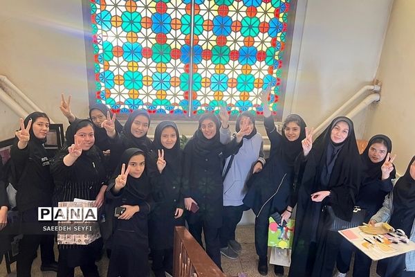 حضور دانش‌آموزان در آزمایشگاه کیمیاگران جوان در کهریزک