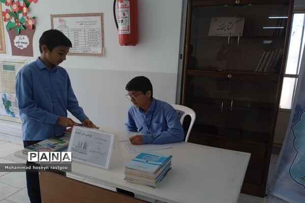نواختن زنگ کتاب و کتابخوانی در دبیرستان پسرانه غیردولتی سما