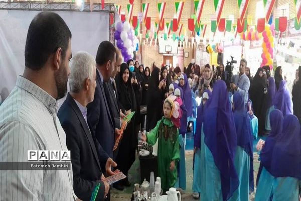 نمایشگاه آثار دانش‌آموزان در حوزه کتاب در بوشهر