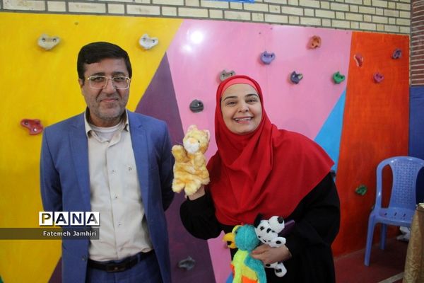 نمایشگاه آثار دانش‌آموزان در حوزه کتاب در بوشهر