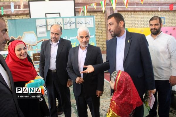 نمایشگاه آثار دانش‌آموزان در حوزه کتاب در بوشهر