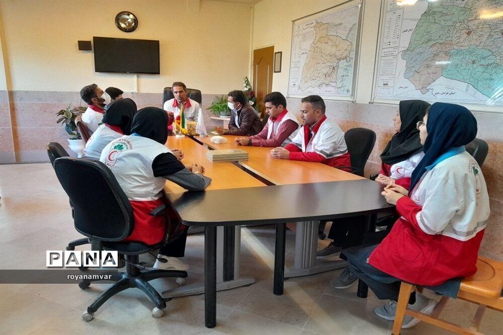 تجلیل از کارشناس جوانان جمعیت هلال احمر شهرستان مانه و سملقان