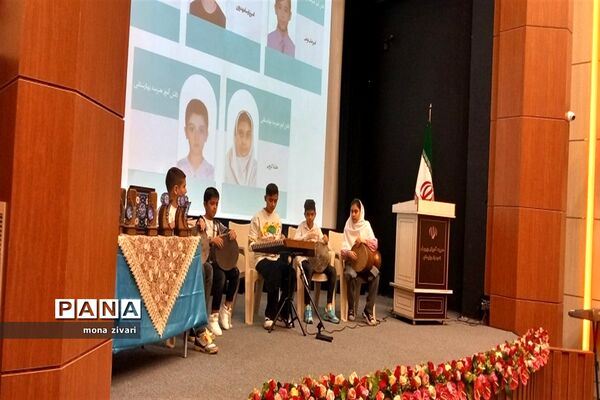 تقدیر از برترین‌های جشنواره خوارزمی در ناحیه یک بهارستان
