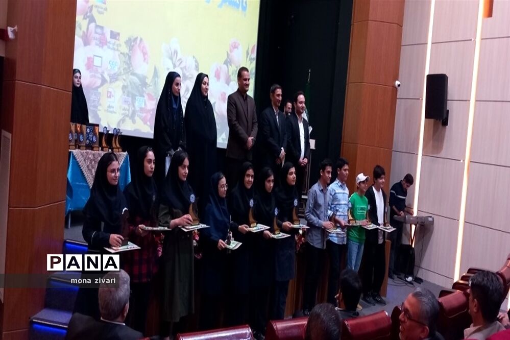 تقدیر از برترین‌های جشنواره خوارزمی در ناحیه یک بهارستان