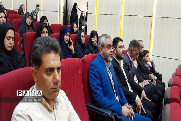 تقدیر از برترین‌های جشنواره خوارزمی در ناحیه یک بهارستان