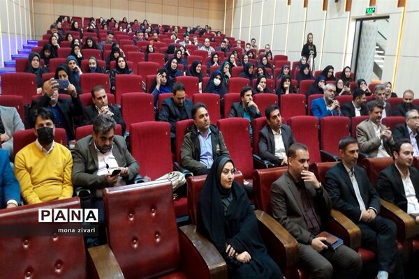 تقدیر از برترین‌های جشنواره خوارزمی در ناحیه یک بهارستان