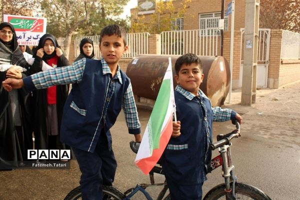 راهپیمایی محکومیت جنایات رژیم کودک کش اسرائیل در شهرستان بام و صفی آباد