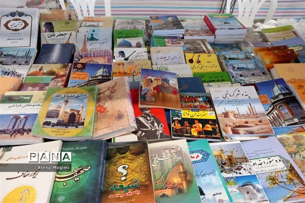 بازدید دانش‌آموزان دبیرستان15خرداد از نمایشگاه کتاب شهرستان  بجنورد