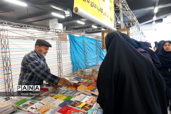 بازدید دانش‌آموزان دبیرستان15خرداد از نمایشگاه کتاب شهرستان  بجنورد