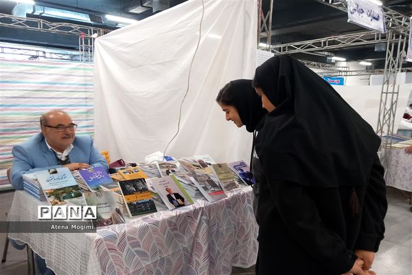 بازدید دانش‌آموزان دبیرستان15خرداد از نمایشگاه کتاب شهرستان  بجنورد