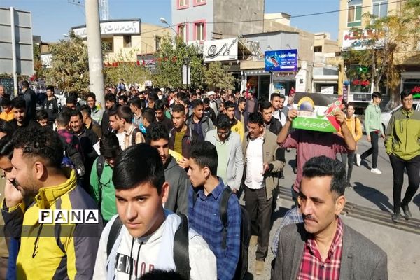 پویش فریاد عروسک‌ها با حضور پرشور دانش‌آموزان در بادرود