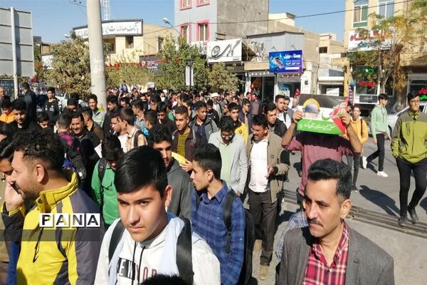 پویش فریاد عروسک‌ها با حضور پرشور دانش‌آموزان در بادرود