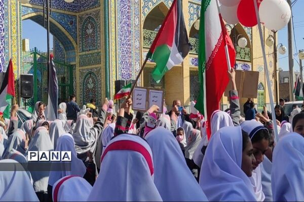 پویش فریاد عروسک‌ها با حضور پرشور دانش‌آموزان در بادرود