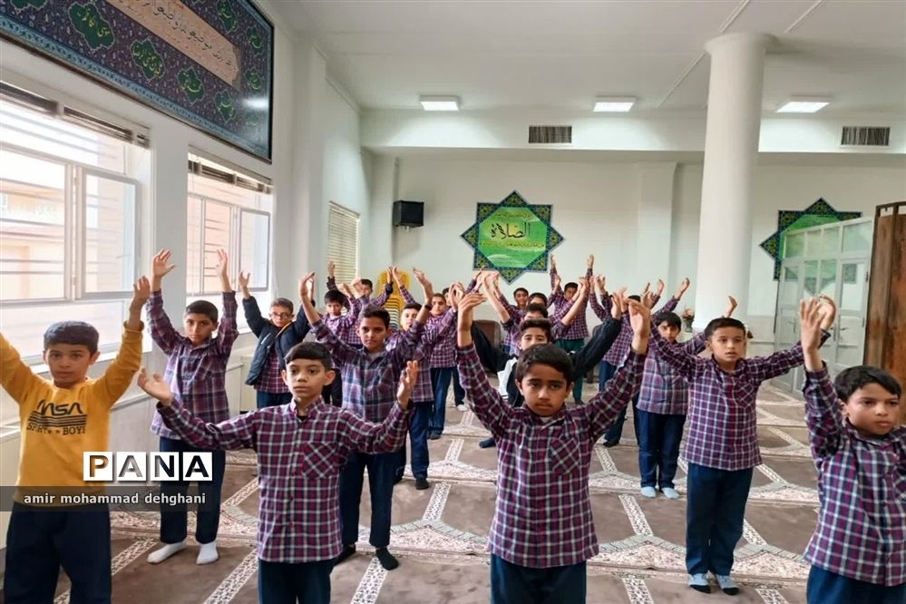 اجتماع فتح خون با حضور دانش‌آموزان اشکذری