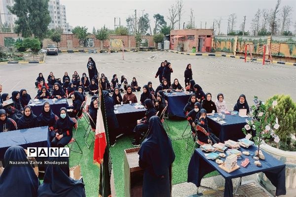 نواختن زنگ کتاب با عنوان کافه کتاب در مدرسه دخترانه هیات امنایی فرزانگان ملارد