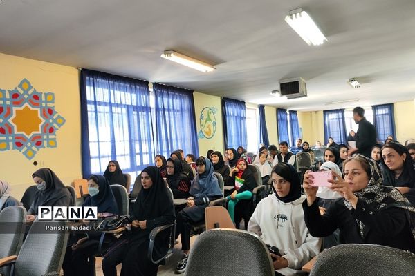 تقدیر از مقام آوران پژوهش‌سرای دانش‌آموزی‌‌ جوان دختران شهرستان شهریار