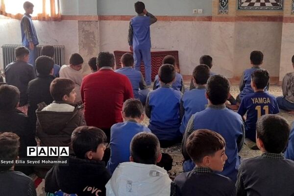 برپایی نماز جماعت در مدارس قیامدشت در راستای اجرای طرح نورچشم