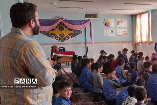 برپایی نماز جماعت در مدارس قیامدشت در راستای اجرای طرح نورچشم