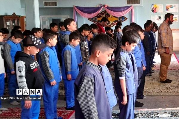 برپایی نماز جماعت در مدارس قیامدشت در راستای اجرای طرح نورچشم