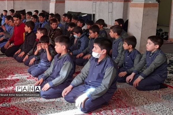 برپایی نماز جماعت در مدارس قیامدشت در راستای اجرای طرح نورچشم