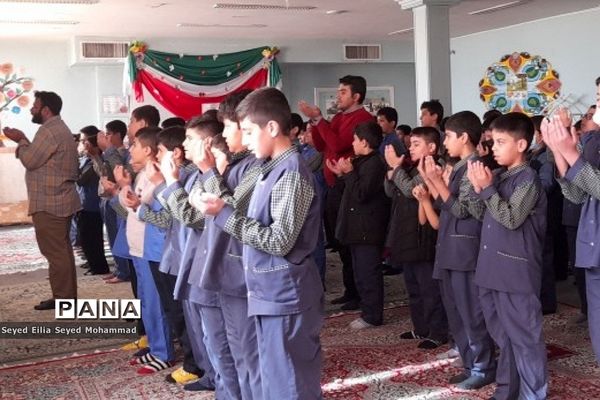برپایی نماز جماعت در مدارس قیامدشت در راستای اجرای طرح نورچشم