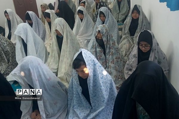 برپایی نماز جماعت در مدارس قیامدشت در راستای اجرای طرح نورچشم