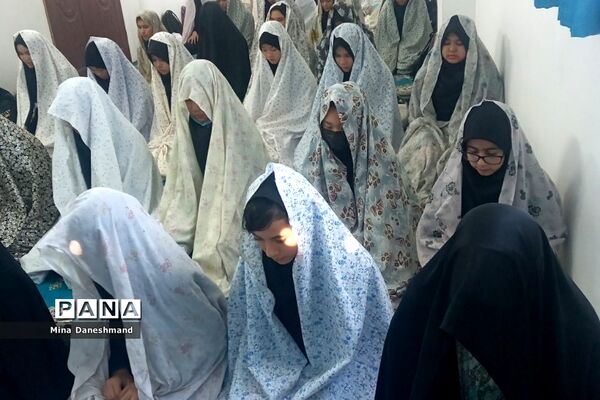 برپایی نماز جماعت در مدارس قیامدشت در راستای اجرای طرح نورچشم