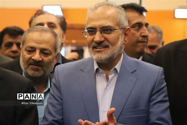 بازدید معاون پارلمانی رئیس جمهوری از نمایشگاه یاریگران زندگی