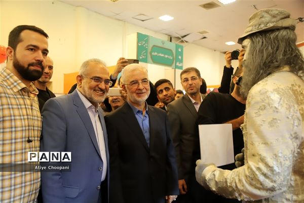 بازدید معاون پارلمانی رئیس جمهوری از نمایشگاه یاریگران زندگی