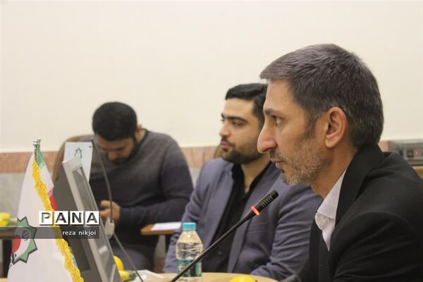 نشست هم‌اندیشی مدیران دوره دوم متوسطه ناحیه یک بهارستان