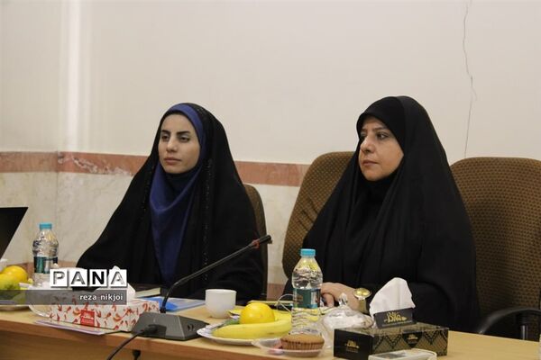 نشست هم‌اندیشی مدیران دوره دوم متوسطه ناحیه یک بهارستان
