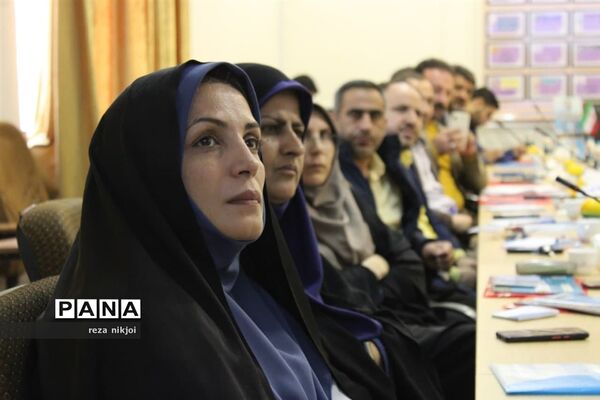 نشست هم‌اندیشی مدیران دوره دوم متوسطه ناحیه یک بهارستان