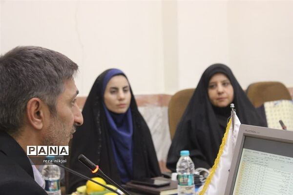 نشست هم‌اندیشی مدیران دوره دوم متوسطه ناحیه یک بهارستان