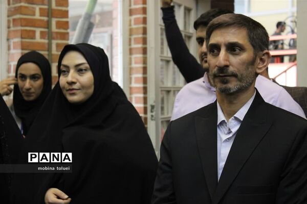 بازدید مدیران ناحیه یک بهارستان از دبیرستان ماندگار البرز