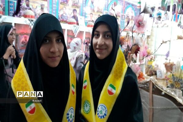 حضور دانش‌آموزان عضو سازمان دانش‌آموزی در بوستان امام و شهدا در روز حماسه مردم اصفهان