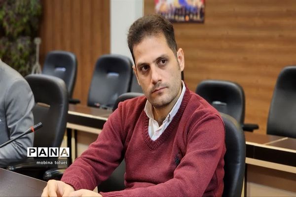 جلسه هم‌اندیشی سرگروه‌های درسی مقطع متوسطه ناحیه یک بهارستان
