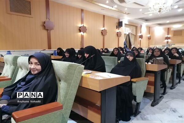 برگزاری دومین نشست تخصصی مشترک دبیران عفاف و حجاب و مشاوران امور بانوان استان