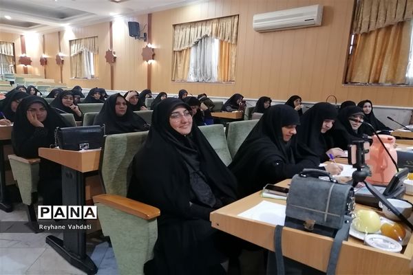 برگزاری دومین نشست تخصصی مشترک دبیران عفاف و حجاب و مشاوران امور بانوان استان