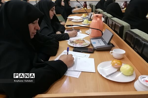 برگزاری دومین نشست تخصصی مشترک دبیران عفاف و حجاب و مشاوران امور بانوان استان