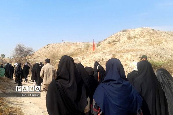بازدید دانش‌‌آموزان دختر ناحیه‌یک شهرری از مناطق عملیاتی جنوب در اردوی معنوی راهیان نور